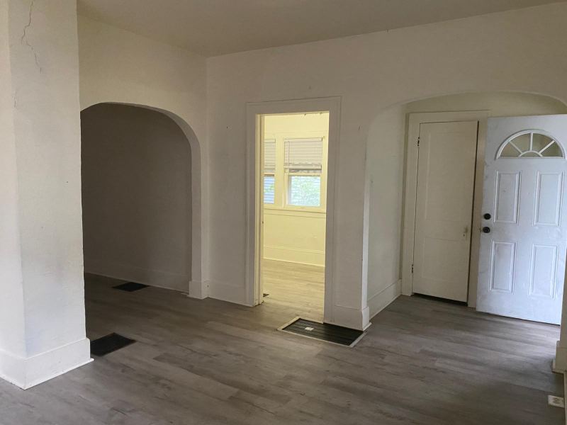 1006 E Kansas St — 3