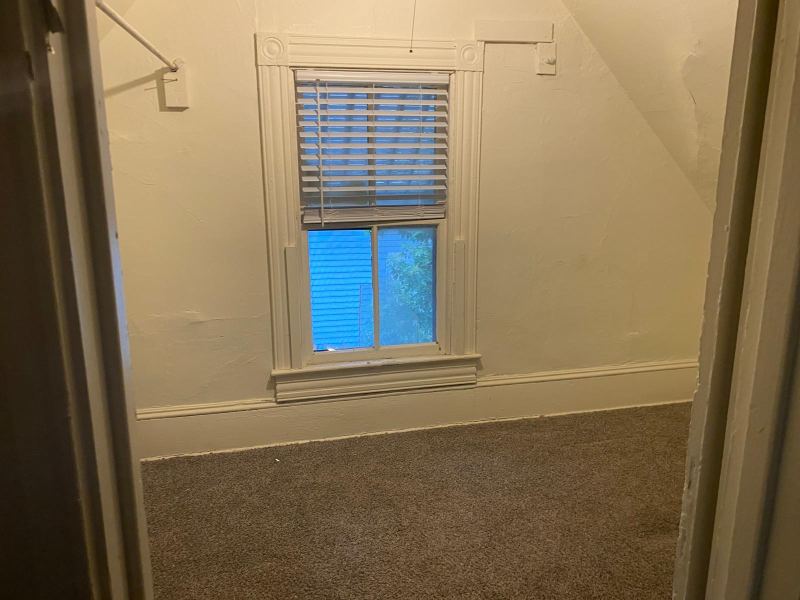 1006 E Kansas St — 10