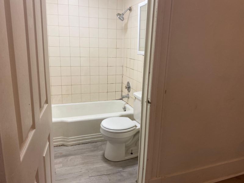 1006 E Kansas St — 12