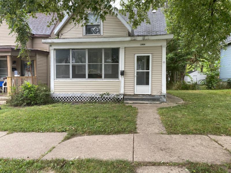 1006 E Kansas St — 1