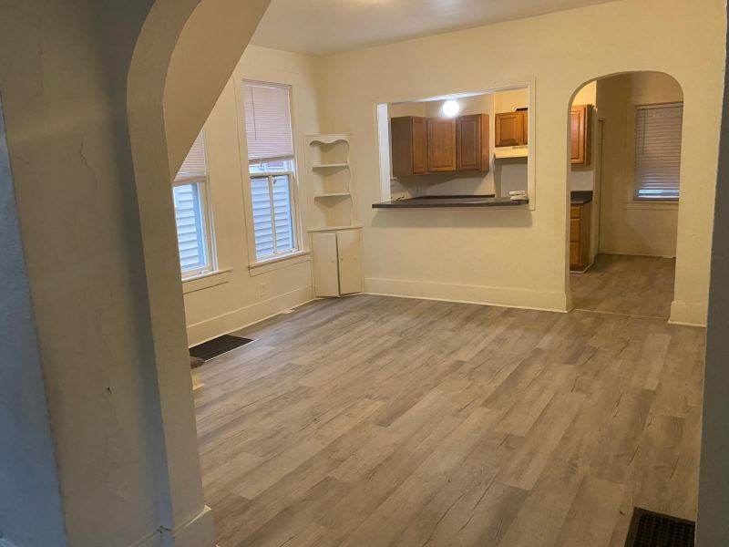 1006 E Kansas St — 4
