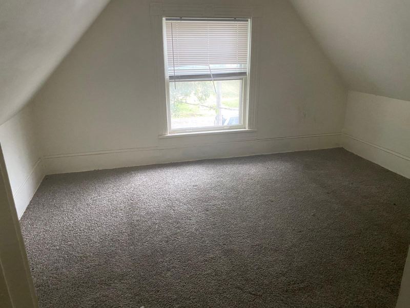 1006 E Kansas St — 8