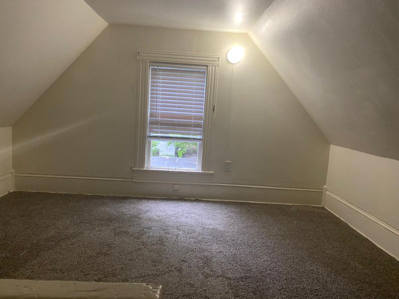 1006 E Kansas St — 9