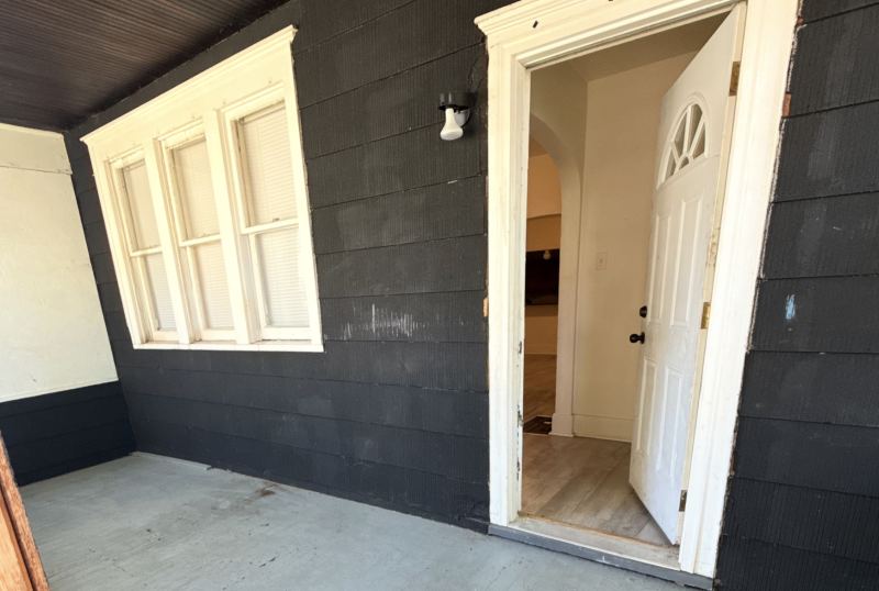 1006 E Kansas St — 2