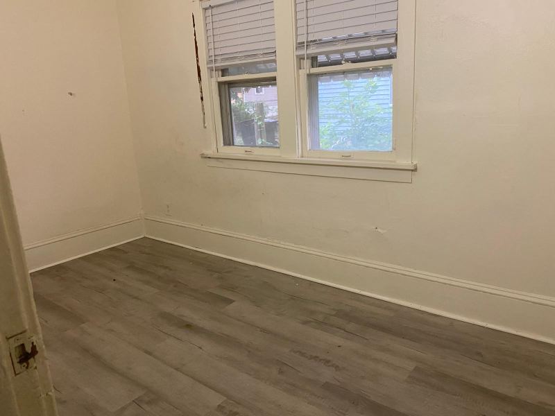 1006 E Kansas St — 11