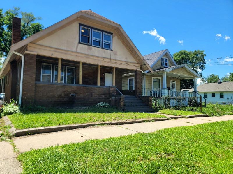 1700 W Smith St — 1