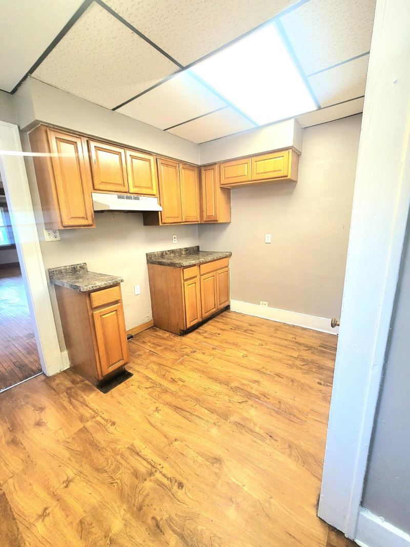 407 E Archer Ave — 6