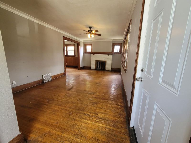 407 E Archer Ave — 3