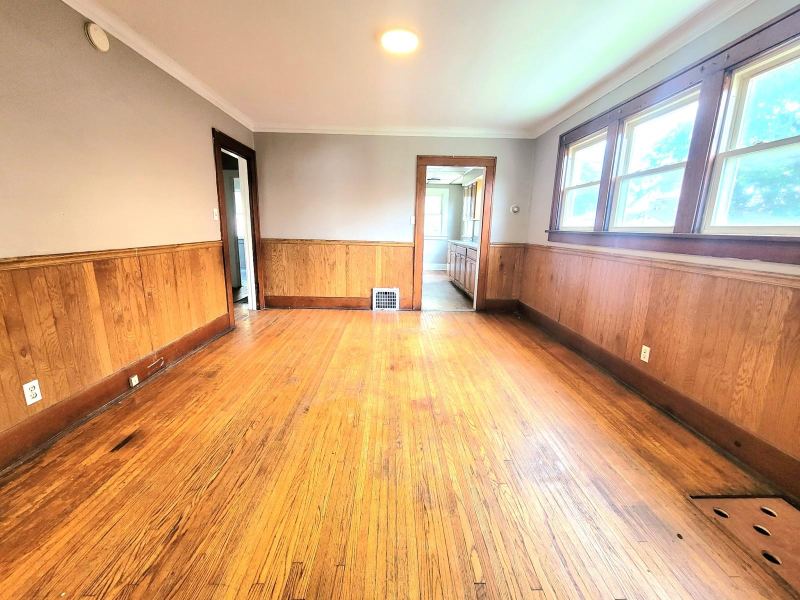 407 E Archer Ave — 4